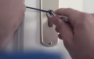 انواع تکنیک باز کردن قفل درب اتاق بدون کلید